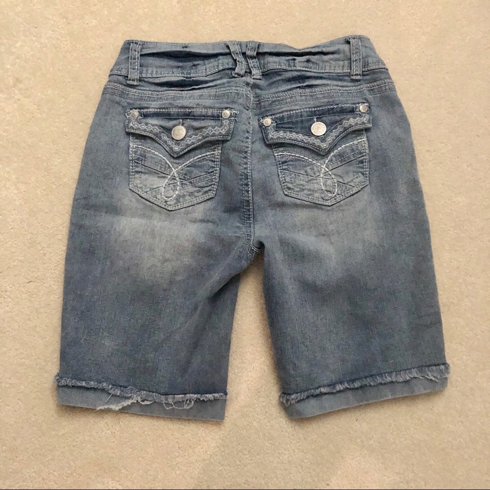 Wallflower cuff Bermuda jean shorts 2 or 25 light blue new with no tag
